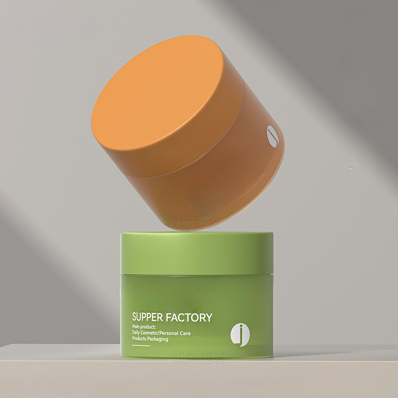 Spraying decoration effect on glass jar