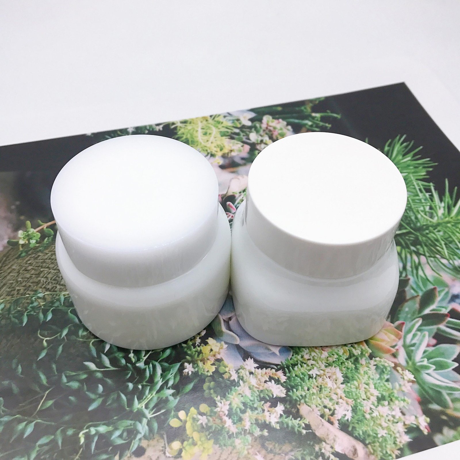Opal White Glass Cosmetic Cream Jar for Luxury Skincare
